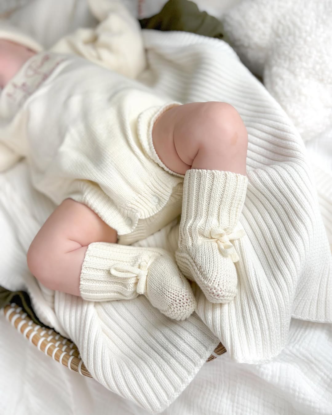 Ribbed Knit Baby Blanket - White