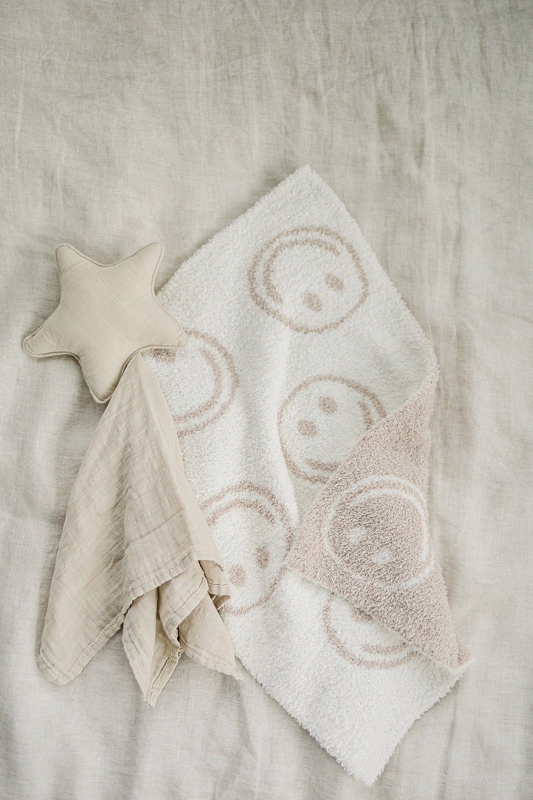 Mebie Baby Plush Blanket - Taupe Smiley