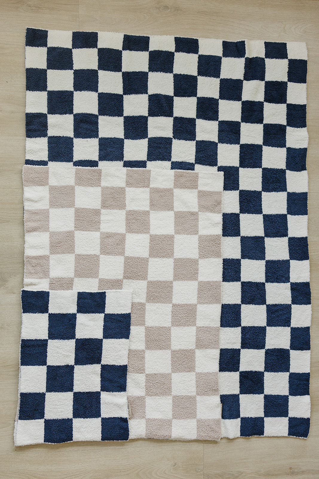 Mebie Baby Plush Blanket - Navy Checkered