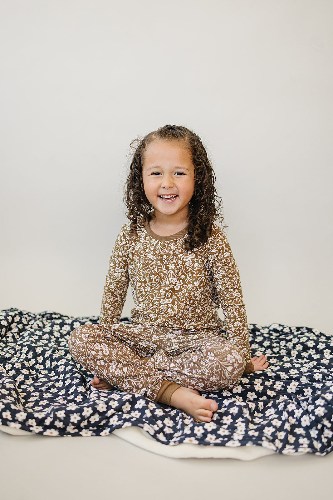 Mebie Baby Bamboo Fleece Quilt - Navy Daisy