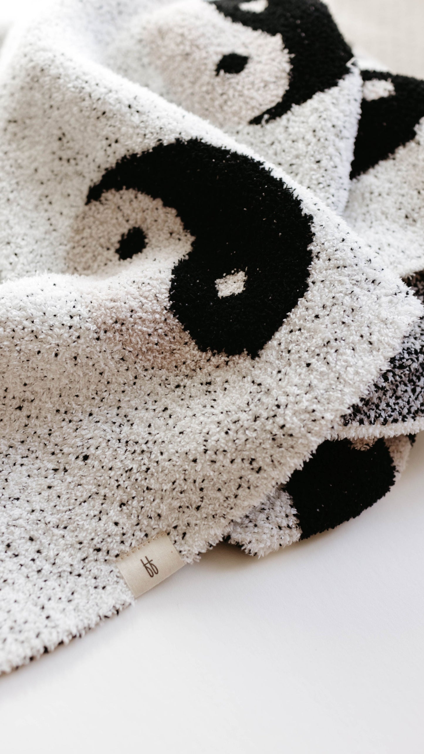 Forever French Plush Blanket - Black & White Yin Yang